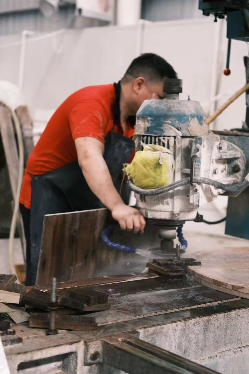 Automated edge-polishing of a circular stone top