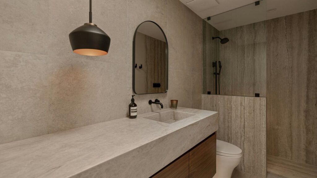 Natural Stone Bathrooms: Choosing Marble, Travertine and Onyx