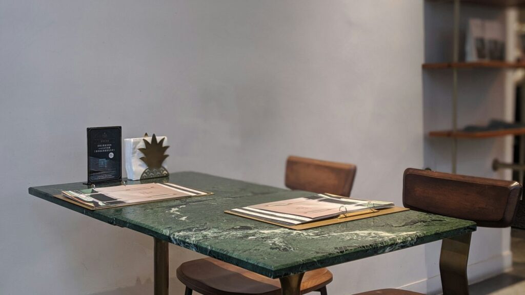 Green Marble Dining Tables: Stones, Veining & Interior Design Ideas