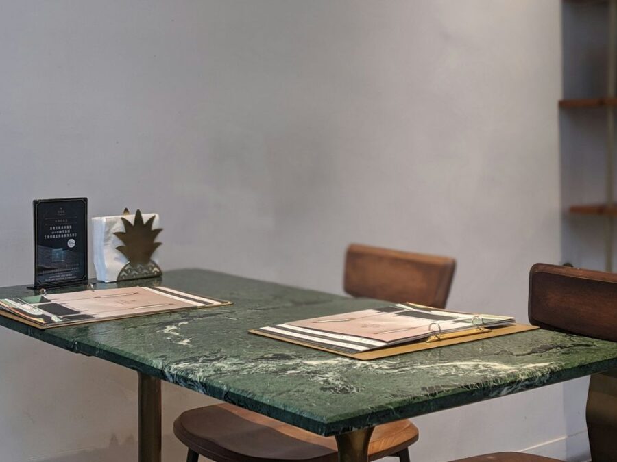 Green Marble Dining Tables: Stones, Veining & Interior Design Ideas