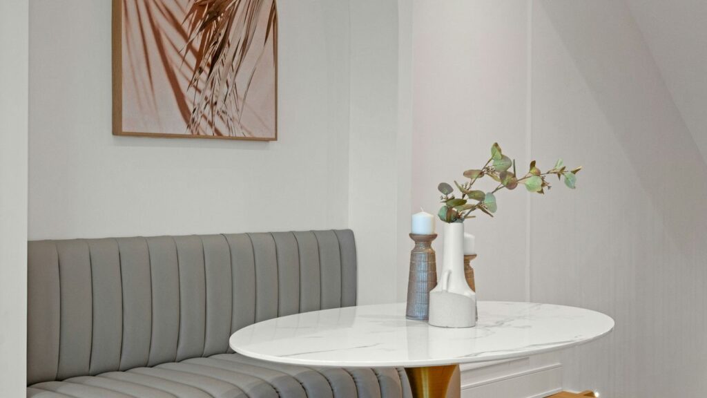 Oval Marble Dining Tables: Dimensions, Seating Capacity & Design Guide