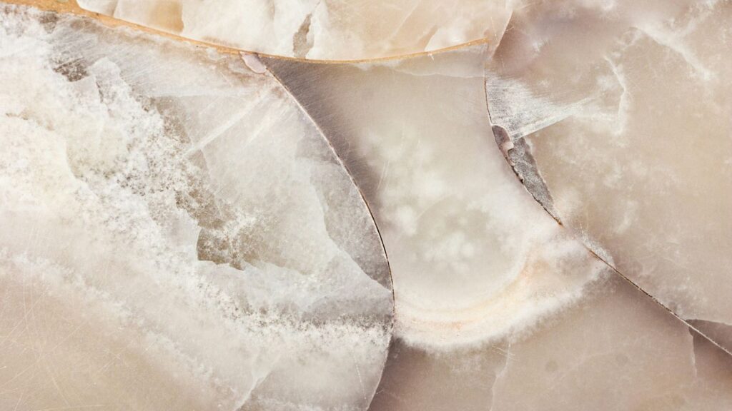 Marble vs Onyx: Differences in Appearance, Durability and Applications
