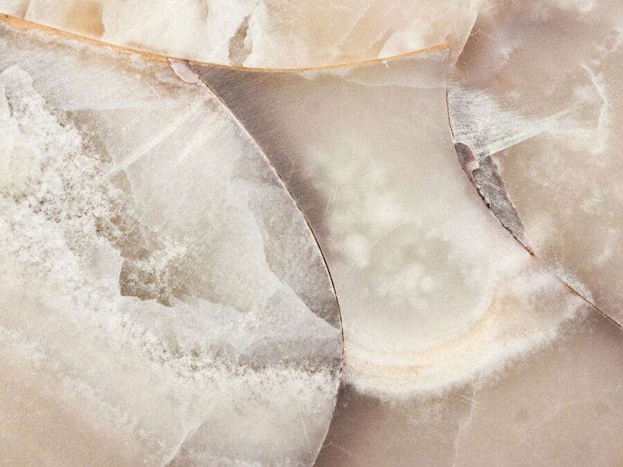 Marble vs Onyx: Differences in Appearance, Durability and Applications