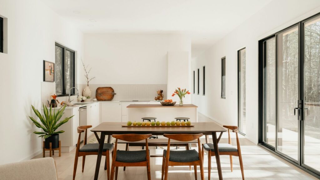 Round vs Rectangular Dining Tables: Which Shape Works Better in Your Space?